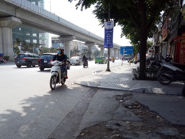 Đi ngược chiều ở Hà Nội: Phạt nặng, xử nghiêm