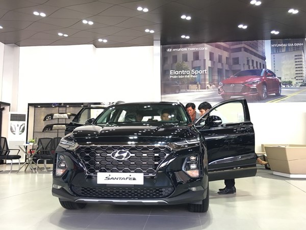 Các hãng rủ nhau ngừng bán khi thị trường ô tô loạn giá