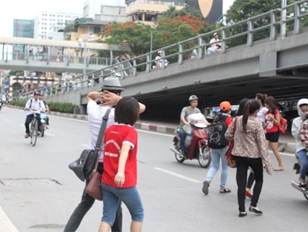 Tản mạn về “văn hóa giao thông”: Chuyện sang đường