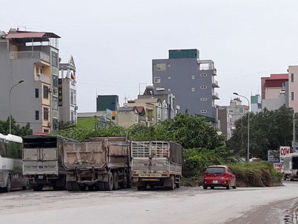 Lòng đường thành bãi đậu xe