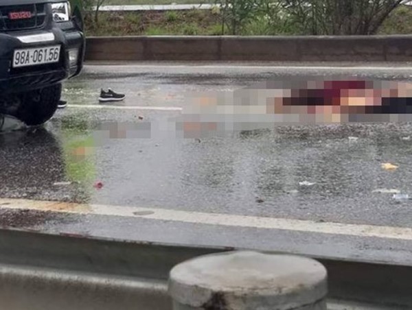 Điều tra, truy tìm lái xe gây tai nạn khiến 1 phụ nữ tử vong rồi bỏ trốn