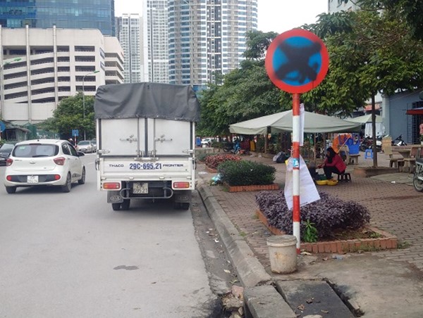 Xử lý phương tiện dừng, đỗ sai quy định: Kẽ hở và những chiêu trò đối phó