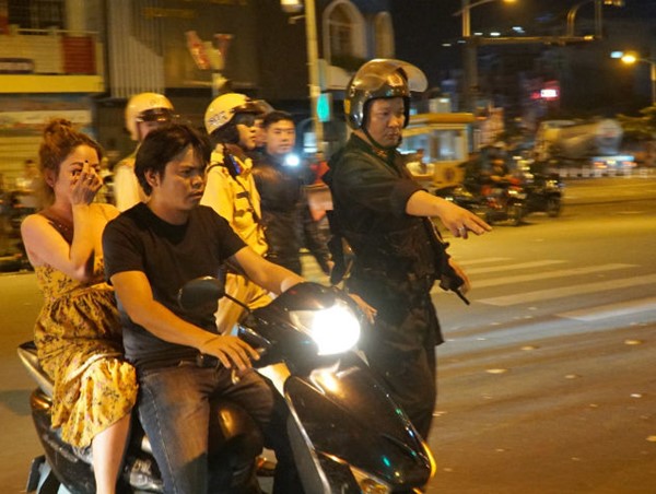 Hơn 100 xe máy bị tạm giữ sau 'bão' đêm mừng Việt Nam vô địch
