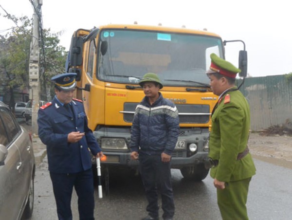 Hà Nội: Liên ngành bí mật xử lý xe tải vào đường cấm