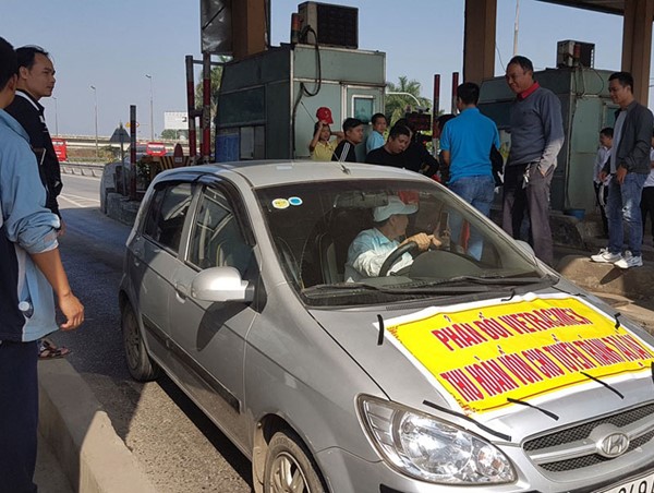 Hà Nội: Trạm BOT Bắc Thăng Long – Nội Bài xả trạm do nhiều lái xe phản đối