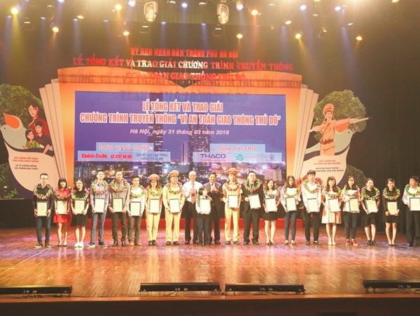 Góp sức xây dựng văn hóa giao thông