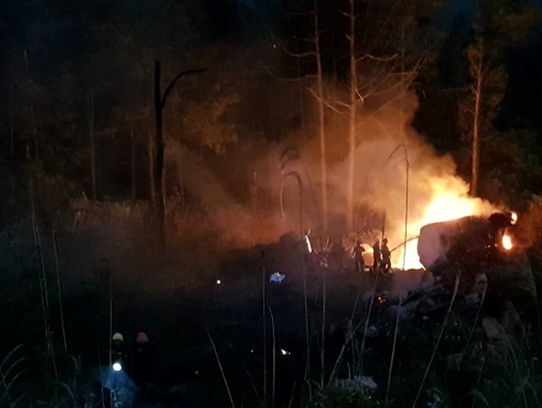 Xe chở xăng lao xuống đèo Hải Vân bốc cháy khiến tài xế tử vong