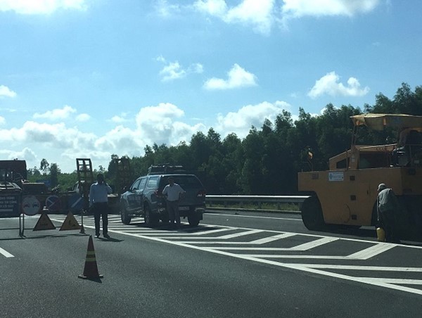 Khẩn trương vá, sửa đường trên cao tốc 34.500 tỷ