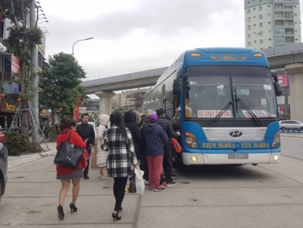 Hà Nội: Ngày đầu của đợt nghỉ lễ, xuất hiện tình trạng xe dù, bến cóc tung hoành nội đô