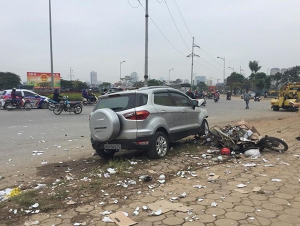 Hà Nội: Ô tô gây tai nạn liên hoàn, 3 người thương vong