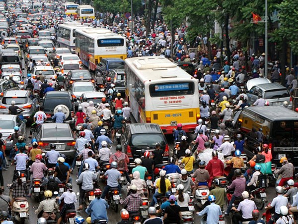 Góp tiền đi chung loại ô tô này: Dân Hà Nội bớt khổ vì tắc đường