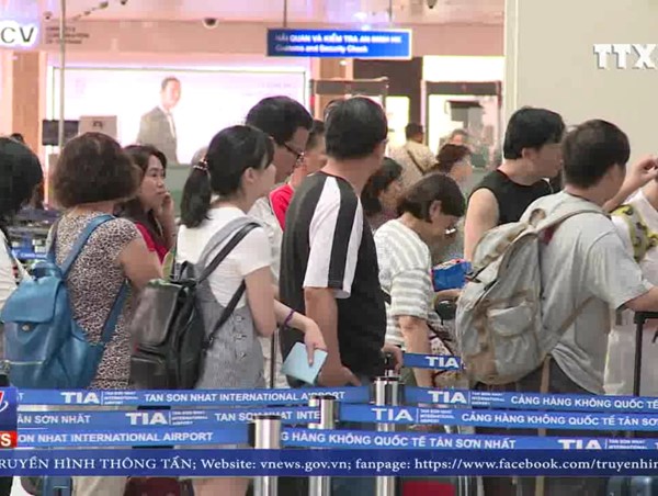Khuyến cáo hành khách không bịt mặt vào sân bay dịp Tết