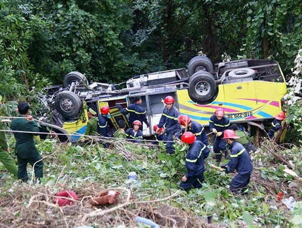 Tước bằng lái vĩnh viễn với lái xe gây tai nạn nghiêm trọng: Đề xuất vội vàng