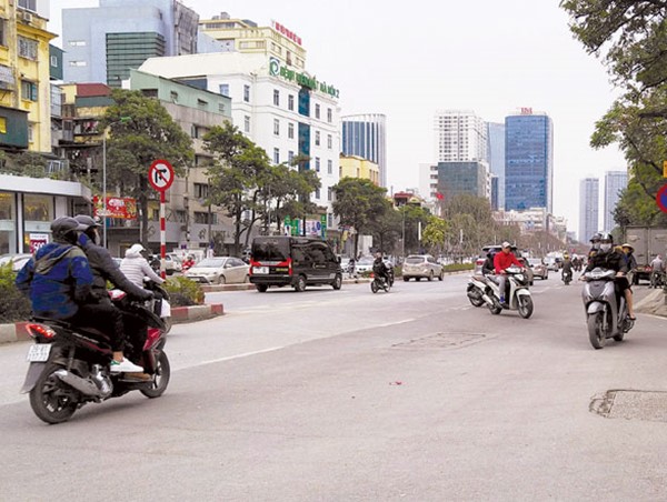 [Điểm nóng giao thông] Bó tay với tình trạng nhờn luật trên phố Trúc Khê