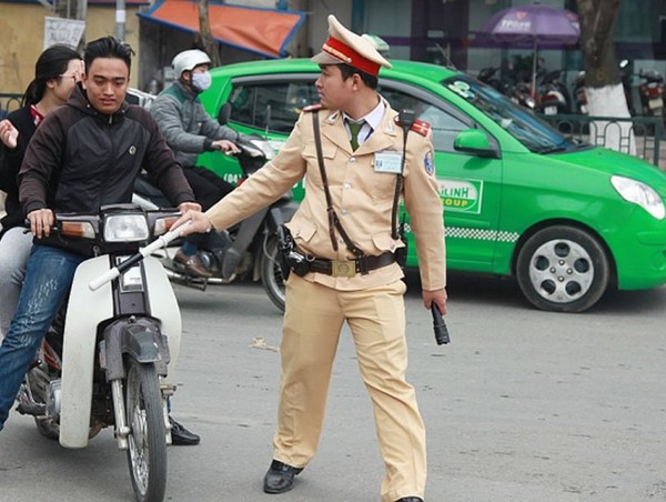 "Ngay trong dịp Tết Nguyên đán, phải xử lý nghiêm việc không đội mũ bảo hiểm"