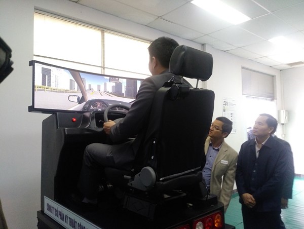 Hé lộ hình ảnh “cabin tập lái 3D” sắp áp dụng đào tạo lái xe ở Việt Nam