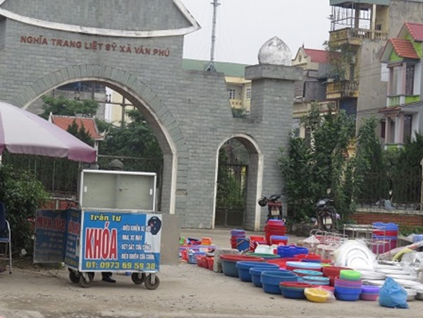 Tại huyện Thường Tín: Chợ cóc “quây” nghĩa trang liệt sĩ xã Văn Phú