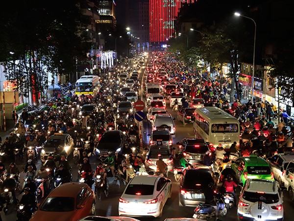Nhiều tuyến đường thường xuyên ùn tắc trong những ngày gần Tết