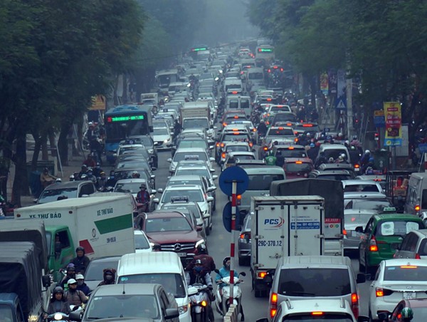 Đường phố thủ đô "ngạt thở" những ngày cận Tết