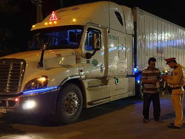 Tăng cường kiểm tra lái xe, ngăn chặn thảm họa giao thông