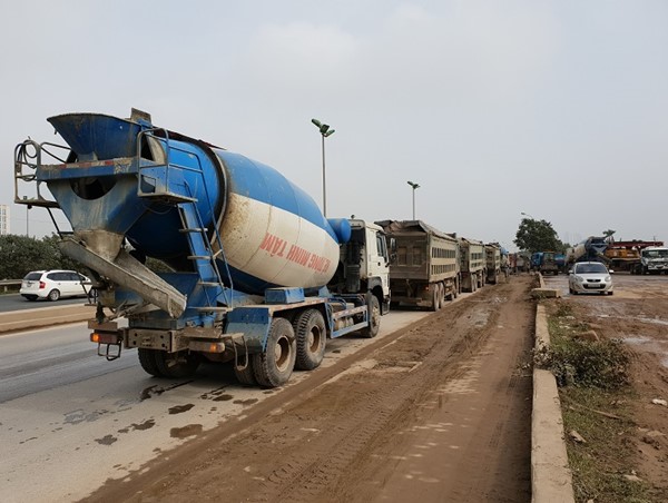 Đường gom Đại lộ Thăng Long bị xâm hại: Cha chung không ai khóc?