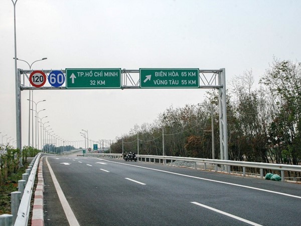 Từ chối phục vụ vĩnh viễn hai ô tô vi phạm quy tắc giao thông: VEC “vượt mặt” cơ quan Nhà nước?