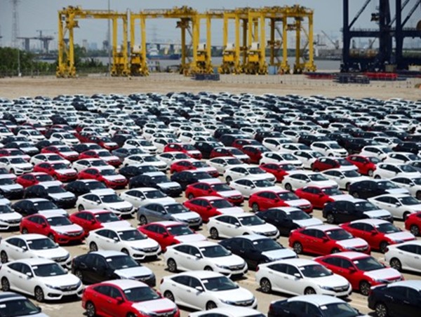 Tháng đầu năm, 10.000 xe nhập khẩu về Việt Nam
