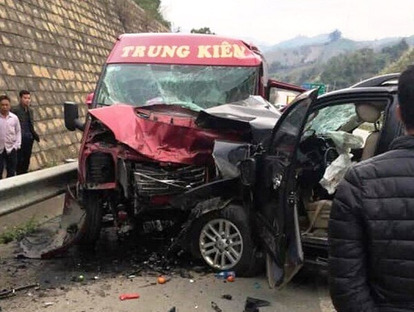 Tin mới nhất về vụ ô tô đâm nhau trên cao tốc Nội Bài - Lào Cai