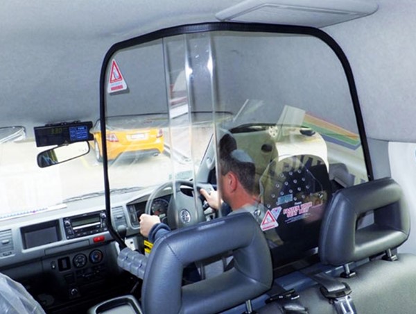 Lắp vách ngăn bảo vệ tài xế taxi: Triển khai thế nào?