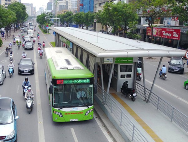 Hạn chế xe cá nhân trong nội thành Hà Nội: Không thể chờ đợi nữa