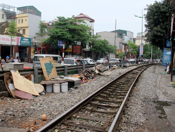 Hà Nội: Tăng cường xử lý vi phạm hành lang đường sắt