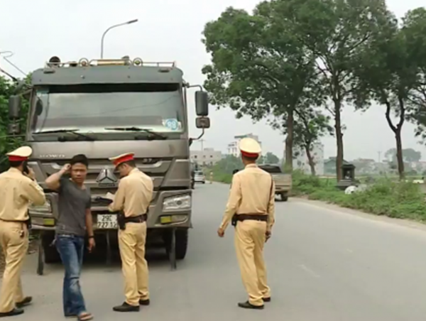 CSGT Hà Nội xử lý vi phạm “Không có vùng cấm, không có ngoại lệ”