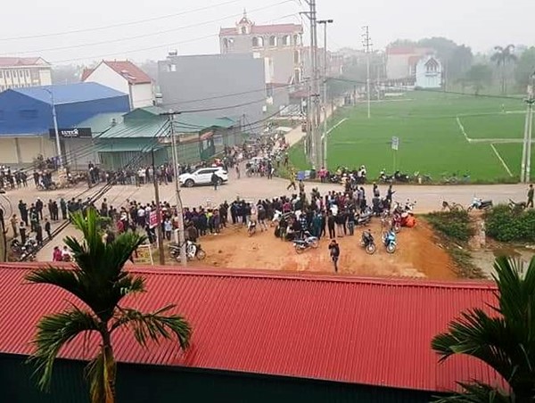 Kinh hoàng xe khách đâm vào đoàn người đưa tang, khiến 10 người thương vong