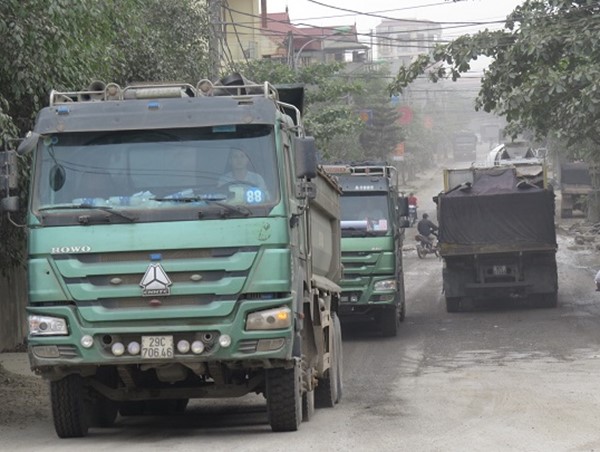 Thị trấn Phú Minh, huyện Phú Xuyên: Ngộp thở vì xe quá tải