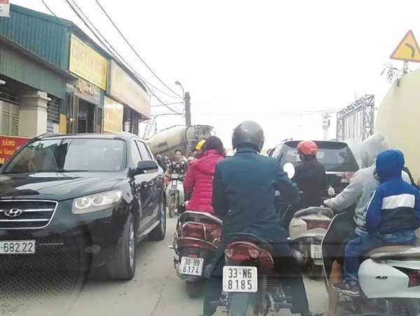 [Điểm nóng giao thông] Khổ vì xe công trường