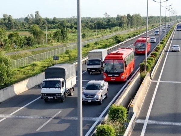 Thuê flycam để phát hiện sai phạm trên cao tốc