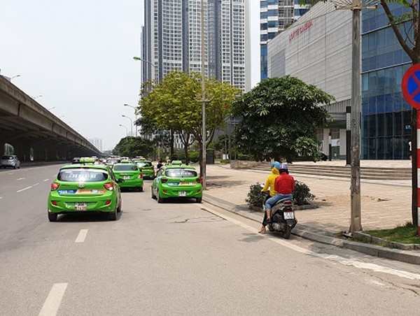 [Điểm nóng giao thông] Biển cấm vô hiệu