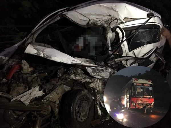 Sau va chạm với xe khách 2 nạn nhân tử vong trong chiếc ô tô bẹp dúm