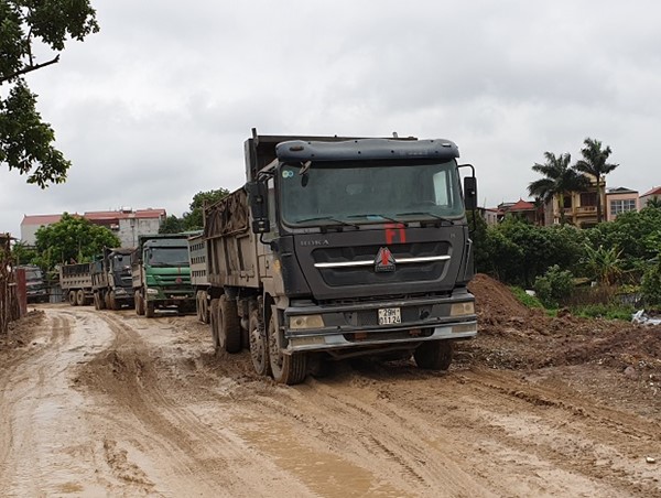 [Điểm nóng giao thông] Mất đường vì xe tải