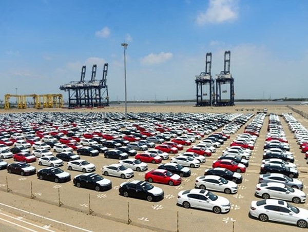 Nửa đầu tháng 4, ô tô nhập khẩu đột ngột tăng mạnh