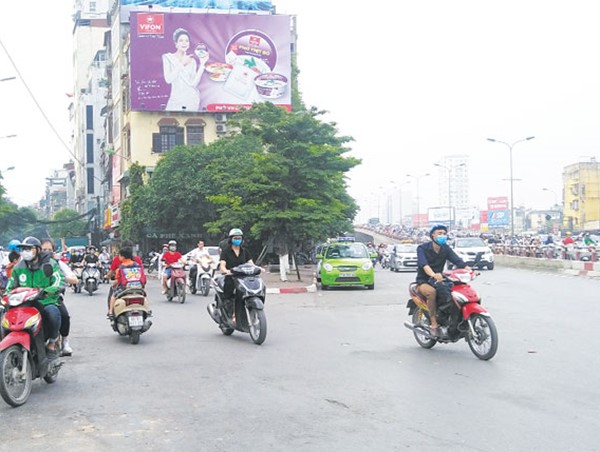 [Điểm nóng giao thông] Vi phạm kép tại nút Giải Phóng - Phố Vọng