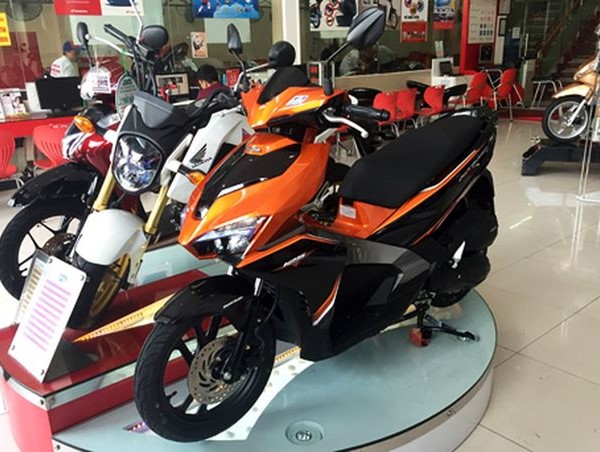 Ế ẩm, xe máy đồng loạt giảm giá