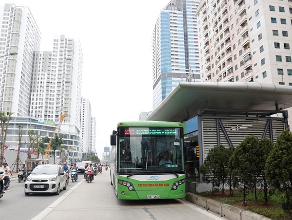 Tuyến buýt BRT 01 thường xuyên quá tải trong giờ cao điểm
