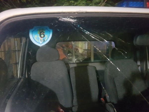 Hai thanh niên dương tính với ma túy, ném gạch vào ô tô tuần tra kiểm soát giao thông