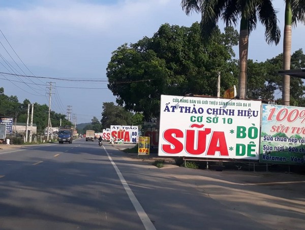 Biển quảng cáo gây mất an toàn giao thông trên đường nối trung tâm TP với huyện Ba Vì