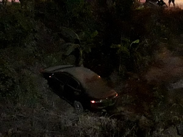 Xe sang lao xuống vực, nghi do nổ lốp