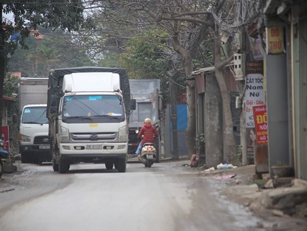 Mất an toàn giao thông trên đường Hoàng Tăng Bí