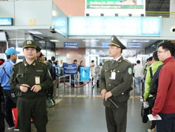 Bắt tài xế taxi dùng dao đe dọa nhân viên an ninh sân bay
