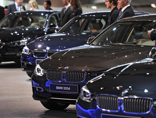 Thuế 0% ô tô giảm giá, dân Việt bỏ xe cỏ lên đời xe sang