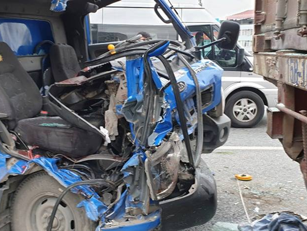 Danh tính nạn nhân tử vong trong vụ tai nạn trên cầu vượt Mai Dịch